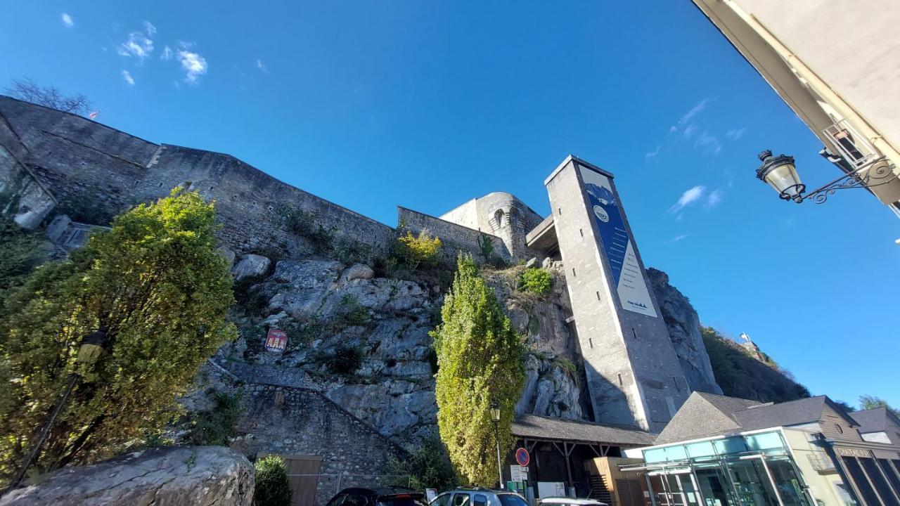 Studio Meuble Au Pied Du Chateau Lourdes Kültér fotó